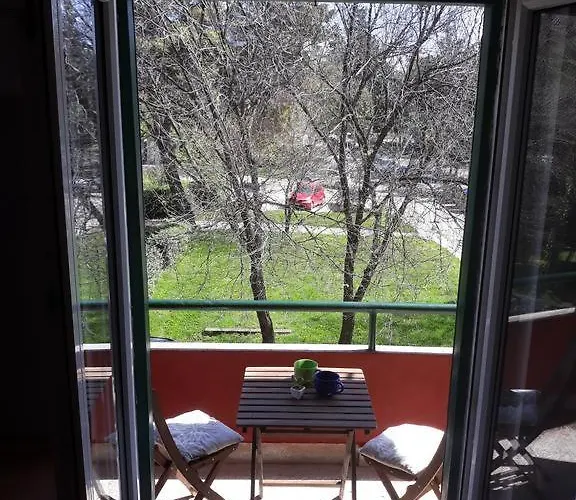Near Old Town - Free Parking
